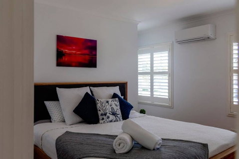 5 Bedroom Close To Beach And Moorpanyal Park - Sydney Tourism 1