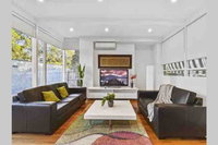 6 Bedroom Beautiful and Comfy Family House