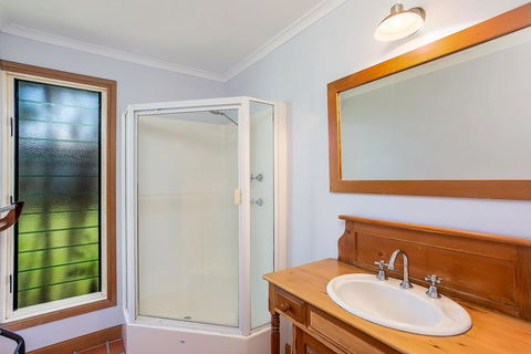 6 Ilmenite Avenue - Coastal Beach Shack Within Walking Distance To Patrolled Beach And CBD, - Sydney Tourism 3
