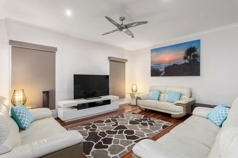 7 Ibis Court - Spacious Family Home With Large Outdoor Area, Swimming Pool & Ample Parking - Sydney Tourism 2