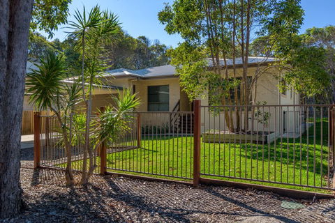 7 Ibis Court - Spacious Family Home With Large Outdoor Area, Swimming Pool & Ample Parking - Sydney Tourism 1