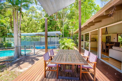 8 Satinwood Drive - Rainbow Shores, Architecturally Designed, Pool, Walk To Beach - Sydney Tourism 2