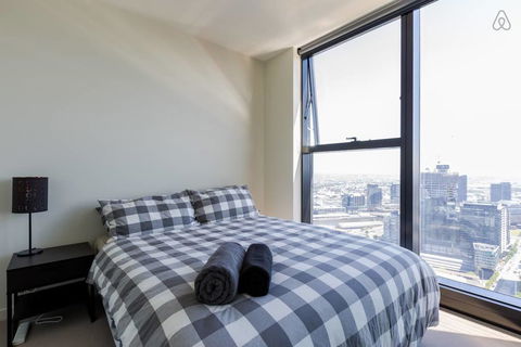 A Cozy CBD Suite With Spectacular City Views - Sydney Tourism 1