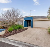 A TOUCH OF CLASS - PET FRIENDLY OUTSIDE ONLY - Sydney Tourism