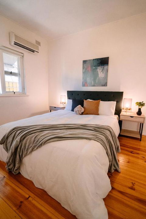 A Wave Away @ Glenelg Cosy Unit Near The Beach - Sydney Tourism 3
