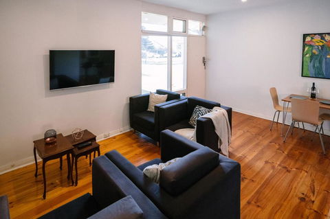 A Wave Away @ Glenelg Cosy Unit Near The Beach - Sydney Tourism 1
