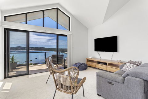 Above And Beyond - Beautiful Home With Pool - Sydney Tourism 1