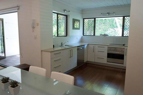 Absolute Beachfront - Mooloolaba - Sydney Tourism 3