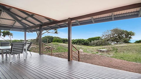 Absolute Beachfront At Hastings - Sydney Tourism 3