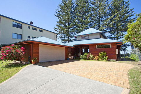 Absolute Beachfront At Hastings - Sydney Tourism 1