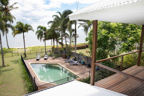 ABSOLUTE BEACHFRONT BLISS @ NEWELL BEACH - Sydney Tourism 0