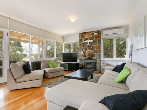 DROMANA BEACH SHACK - Sydney Tourism 0
