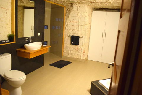 Dug Out B&B - Sydney Tourism 3