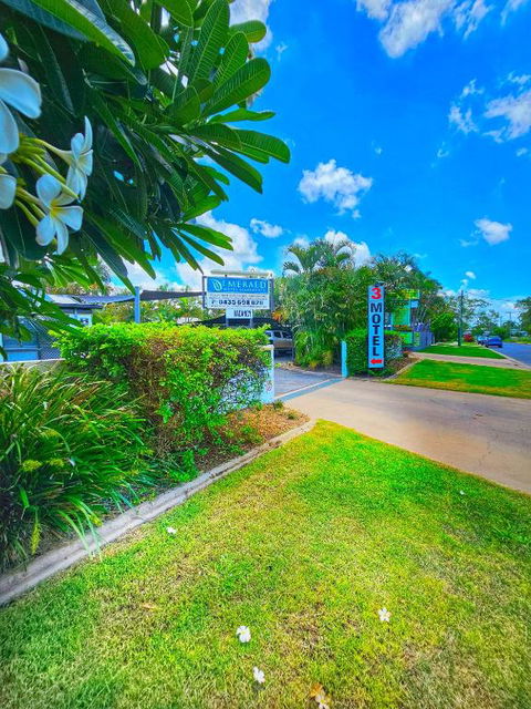 Emerald Motel Apartments - Sydney Tourism 0