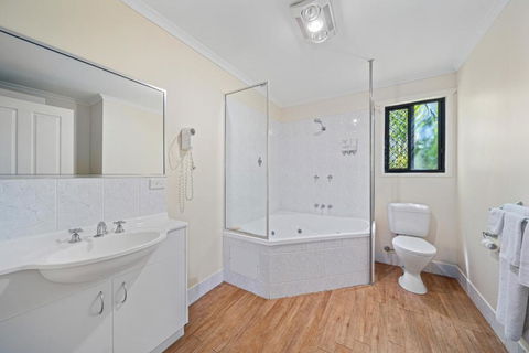 Emerald Motel Apartments - Sydney Tourism 3