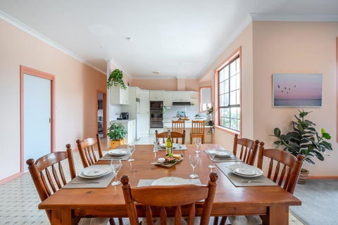 Family Beach House Near Barwon River & Beaches - Sydney Tourism 3