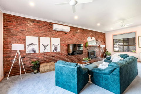 Family Beach House Near Barwon River & Beaches - Sydney Tourism 4