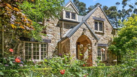 FROGWELL HOLLOW Immerse Into An Idyllic Fairytale - Sydney Tourism 0