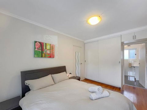 Ground Floor One Bedroom Apartment In Elsternwick - Sydney Tourism 1