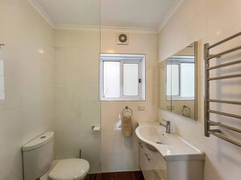 Ground Floor One Bedroom Apartment In Elsternwick - Sydney Tourism 3