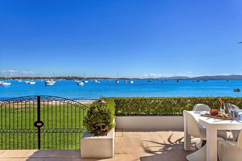 H3 Port Stephens - Sydney Tourism 0