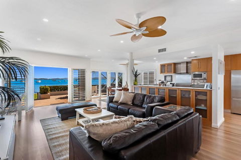 H3 Port Stephens - Sydney Tourism 3