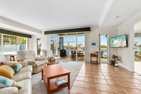 HALYCON HOUSE - Sydney Tourism 0