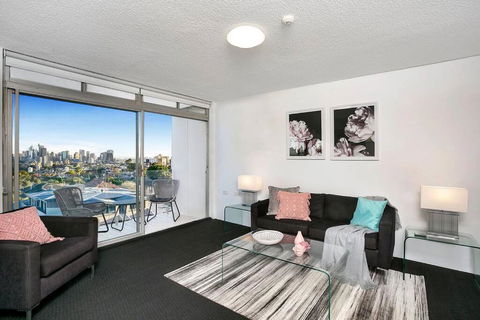 HARIS - Modern 2BR Apartment With Views - Sydney Tourism 0