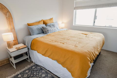 HEART OF BURLEIGH Holiday Villa - Perfect Location With Pools - Sydney Tourism 3