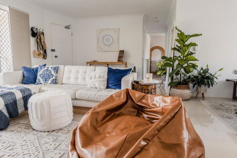HEART OF BURLEIGH Holiday Villa - Perfect Location With Pools - Sydney Tourism 2