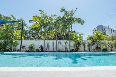 HEART OF BURLEIGH Holiday Villa - Perfect Location With Pools - Sydney Tourism 0