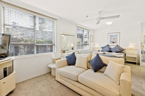 HENRY12 Self- Catering - Sydney Tourism 1