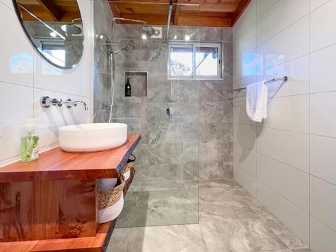 HEXAGON BEACH HOUSE Binalong Bay Of Fires Views - Sydney Tourism 0