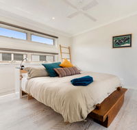 Alice's Palace 2-minute walk to lifeguard patrolled surf beach - Sydney Tourism