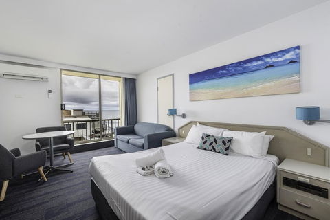 Alloggio Newcastle Beach - Sydney Tourism 1