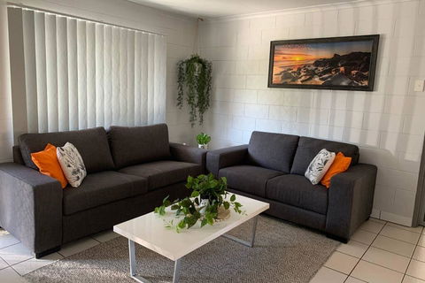 Andergrove Home With A Garden View-Wi-fi & Netflix - Sydney Tourism 0
