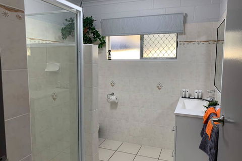 Andergrove Home With A Garden View-Wi-fi & Netflix - Sydney Tourism 3