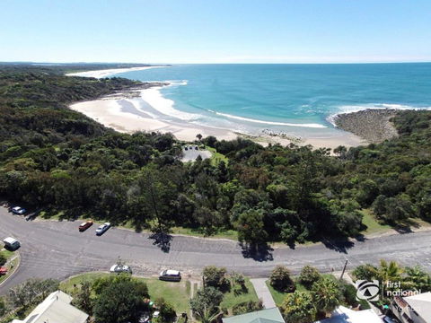 Angourie Blue 1 - Great Ocean Views - Surfing Beaches - Sydney Tourism 1