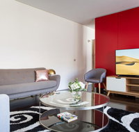 Apartment with Balcony and Parking near Racecourse - Sydney Tourism