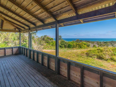Aqualuna- Excellent Surfing Beaches. - Sydney Tourism 1