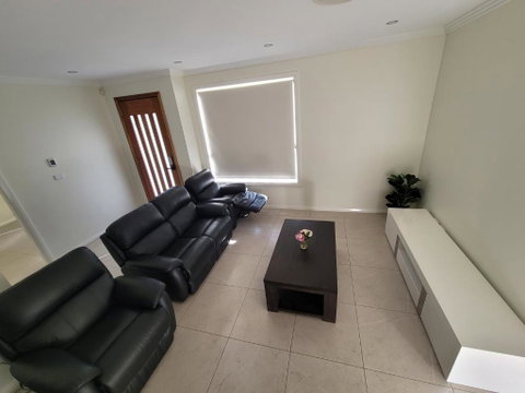 Luxury 5 Bedrooms Schofields Home + Back Yard - Sydney Tourism 3