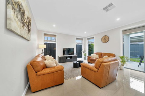 Luxury On City Fringe In Klemzig By Elegant Stays - Sydney Tourism 3