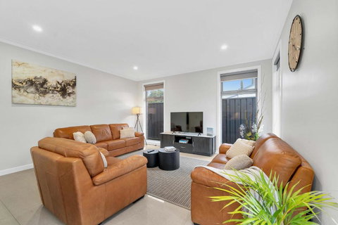 Luxury On City Fringe In Klemzig By Elegant Stays - Sydney Tourism 1