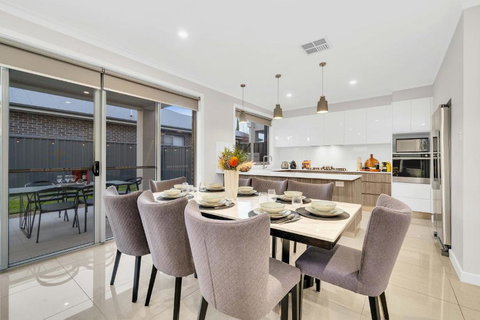 Luxury On City Fringe In Klemzig By Elegant Stays - Sydney Tourism 2