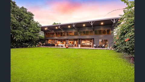 Luxury On Lake Tinaroo Lakefront Living - Sydney Tourism 0