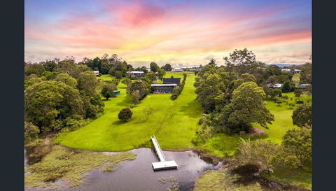 Luxury On Lake Tinaroo Lakefront Living - Sydney Tourism 2