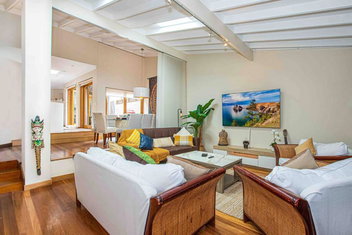 Luxury Retreat Home - 4bed House W/Parking - Mins From CBD with Sydney Tourism