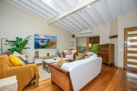 Luxury Retreat Home - 4bed House W/Parking - Mins From CBD - Sydney Tourism 2