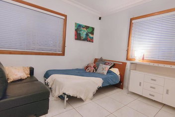 Luxury Villa Next To University Parks Shops with Sydney Tourism