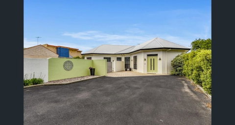 Merlot Verdelho Townhouses - Sydney Tourism 1